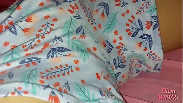 xxx desi video casero con mi hermanastra primera vez en su cama hacemos cosas debajo de las sabanas